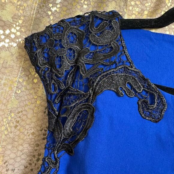 Torrid Royal Blue Black Embroidered Lace Bodycon Mini Sheath Dress Size 14 - Picture 4 of 7